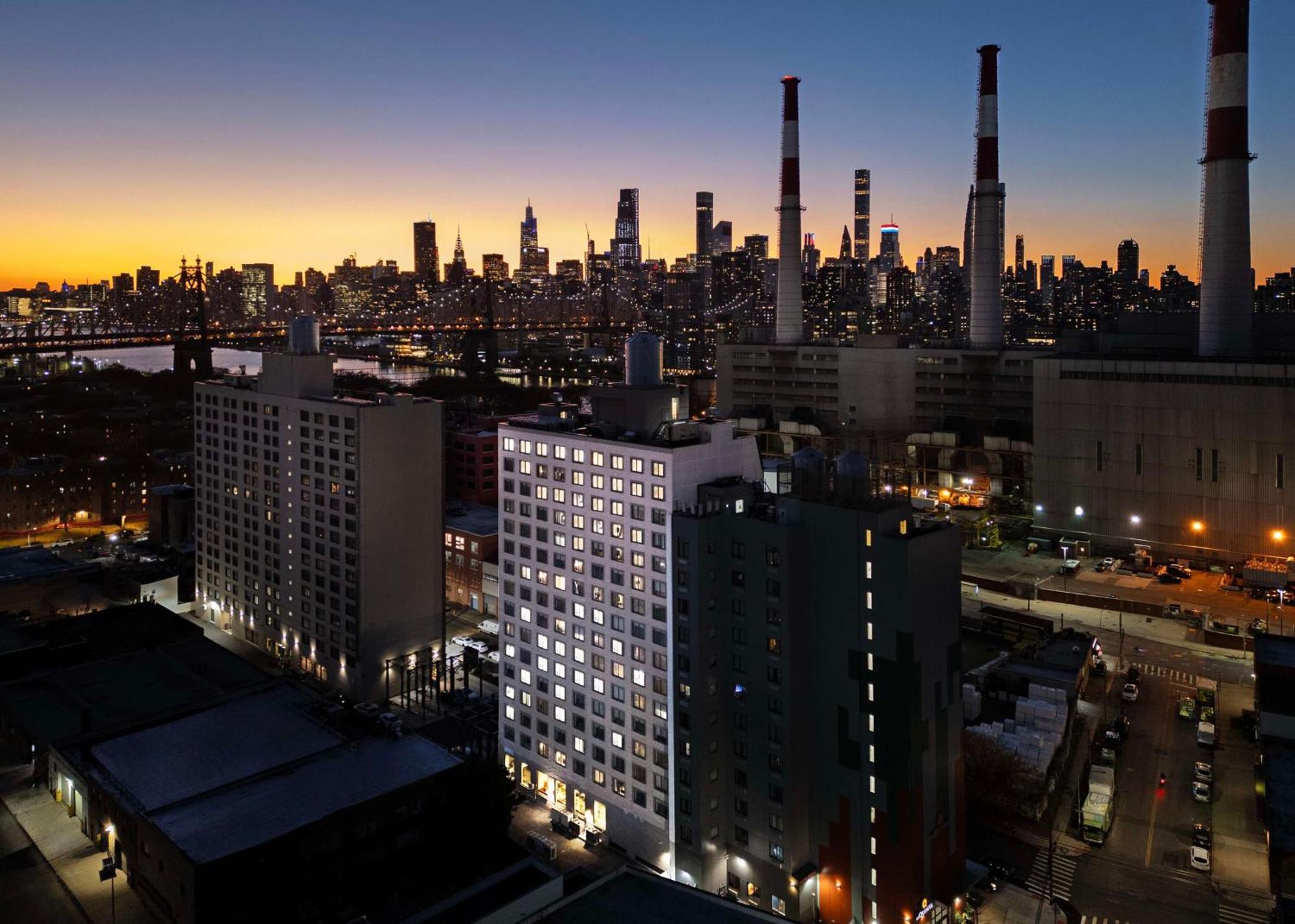 Doubletree By Hilton Long Island City, Ny New York Exterior photo