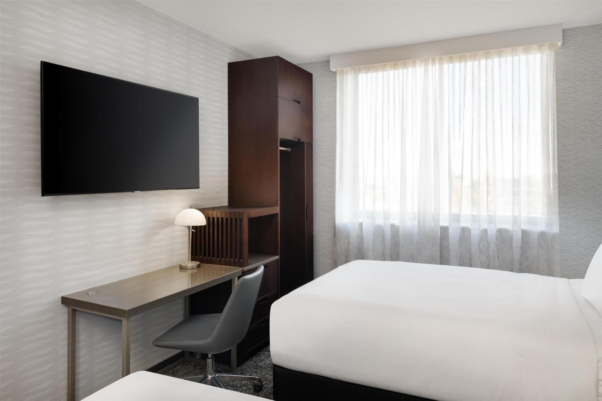 Doubletree By Hilton Long Island City, Ny New York Exterior photo
